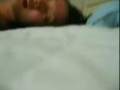 மேஜையில் குத்துதல்