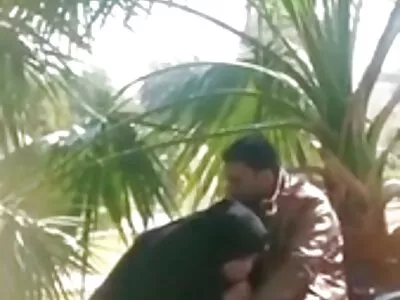 ஆணால் குத்தப்பட்ட பெண்கள்