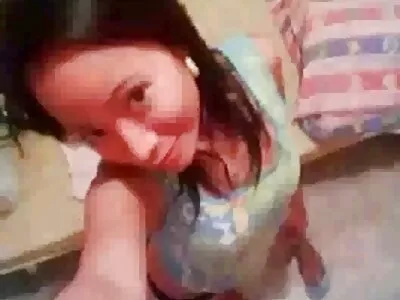 அவளது சிறிய புண்ணை புதைத்தல்