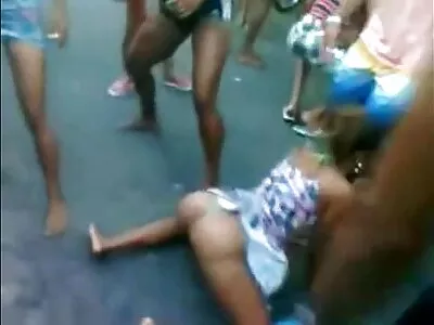 வீட்டில் பெண்கள் குழு